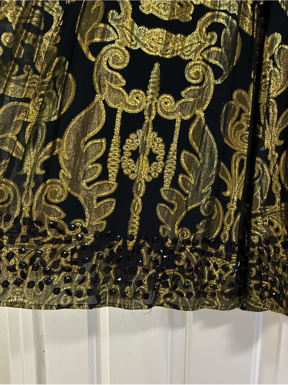 Gorgeous black & gold metallic skirt - Picture 3 of 5